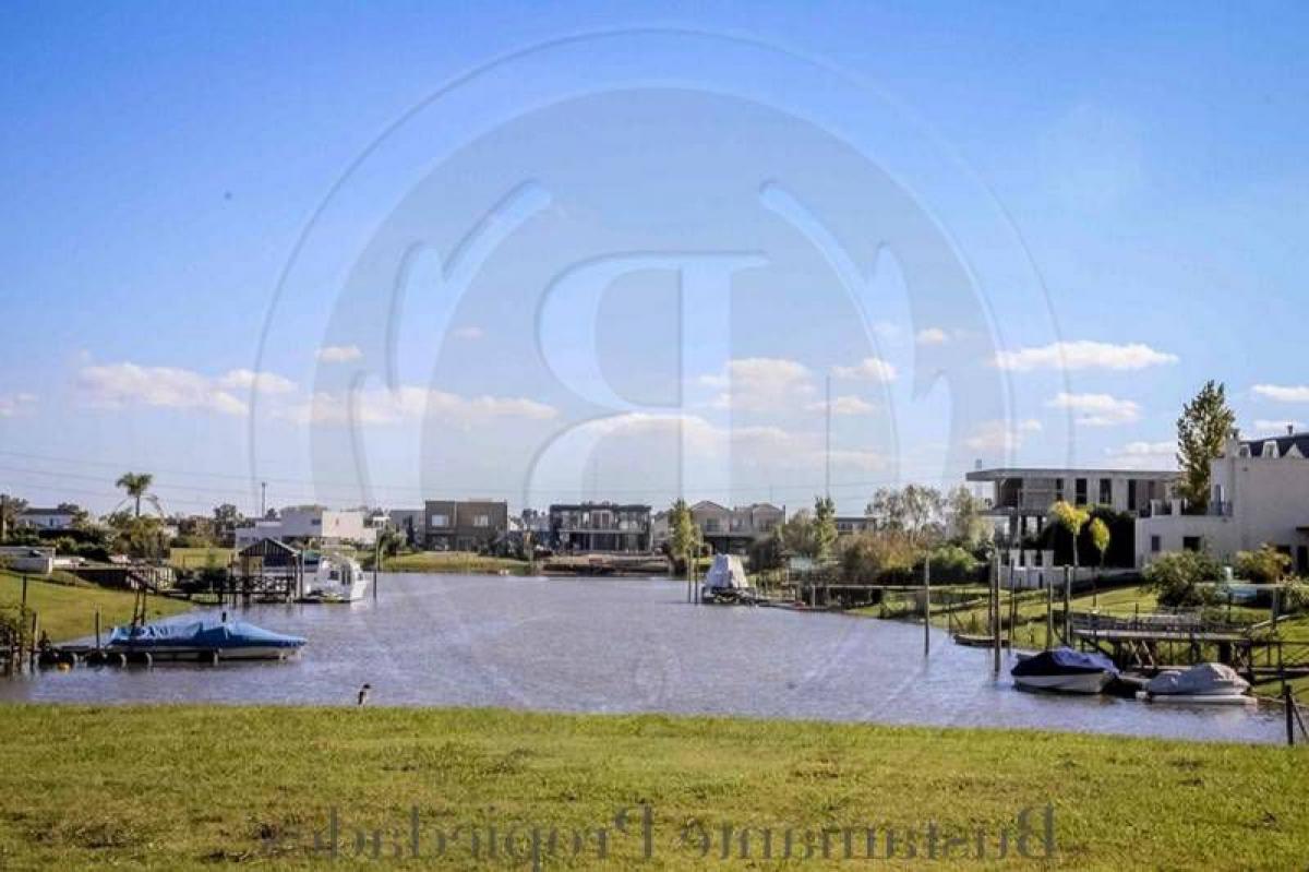  Land in Tigre, Argentina No. 114070