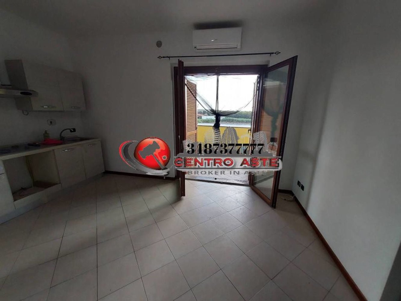 Квартира с 3 комнатами в Рим, Италия № 194804