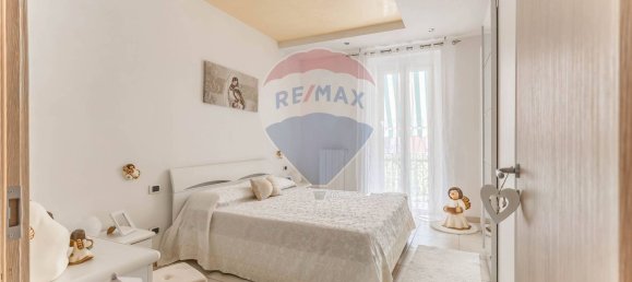 Квартира с 3 спальнями в Бари, Италия № 363678 8