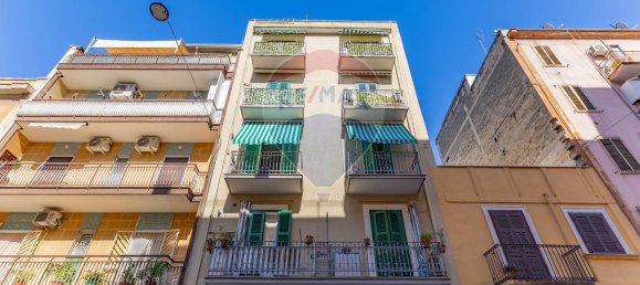 Квартира с 3 спальнями в Бари, Италия № 363678 2