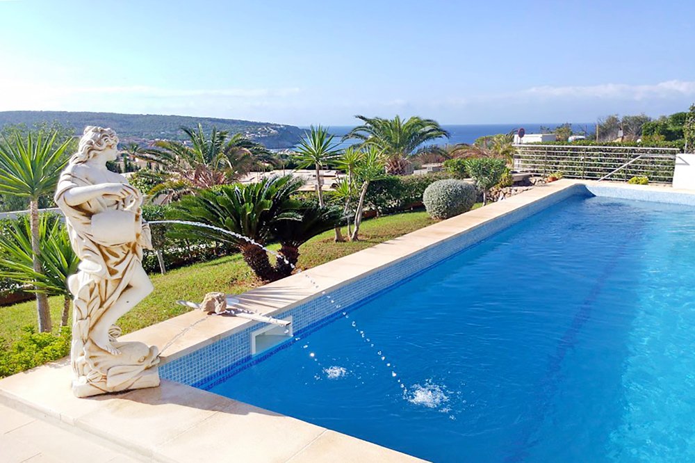 Villa de 4 dormitorios en Santa Ponsa, Spain No. 14690