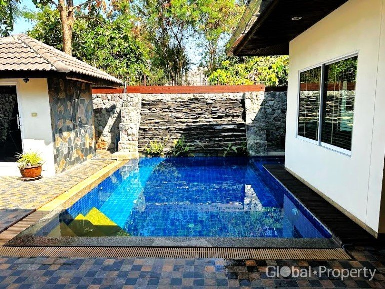 3 bedrooms House in Pattaya, Thailand No. 27054