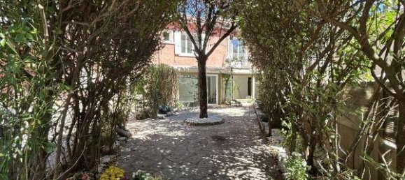 Villa de 2 dormitorios en Rhone, France No. 287005 10