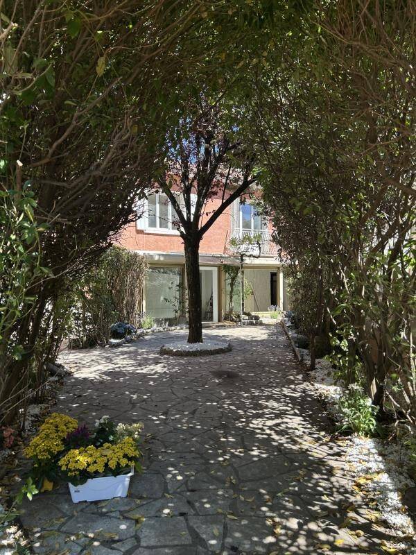 Villa de 2 dormitorios en Rhone, France No. 287005