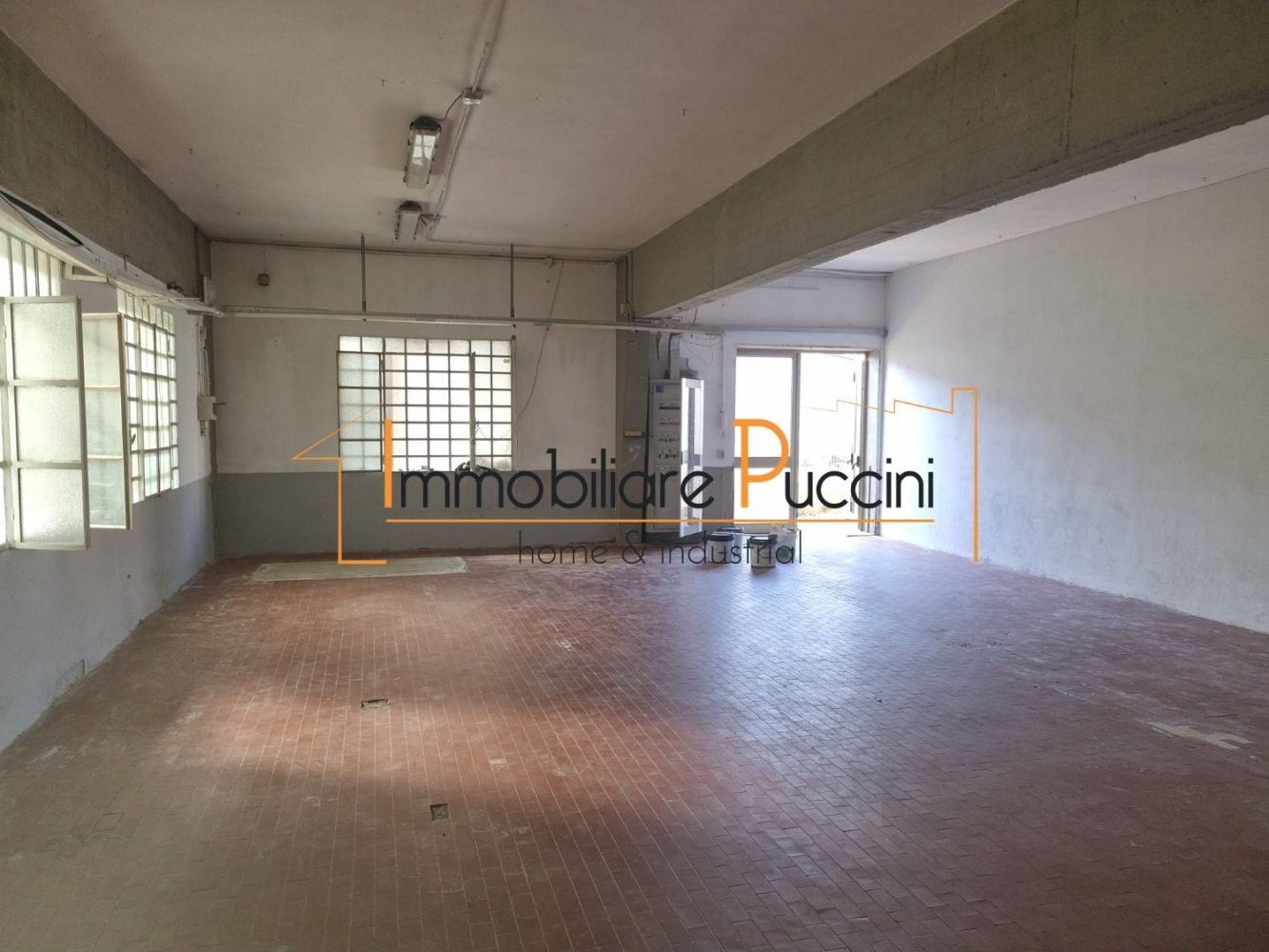 340m² Warehouse in Campi Bisenzio, Italy No. 140103