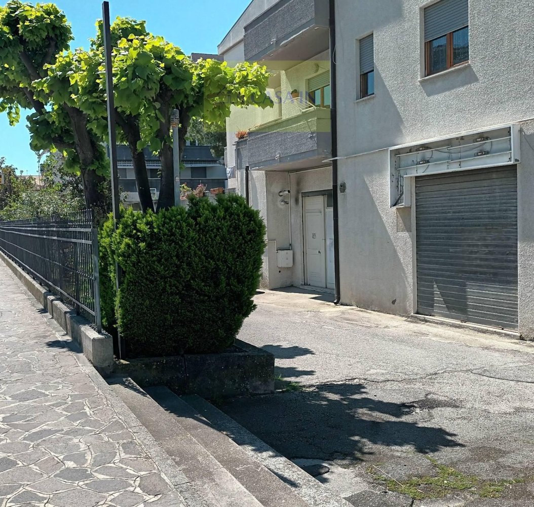 Propiedad comercial en Silvi, Italy 377 m² No. 308080