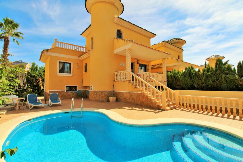3 bedrooms Villa in Alicante, Spain No. 261779
