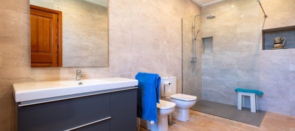 8 bedrooms House in Muro, Spain No. 155382 14