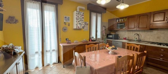 2 Schlafzimmer Wohnung in Vignola, Italy, Nr. 28668 4