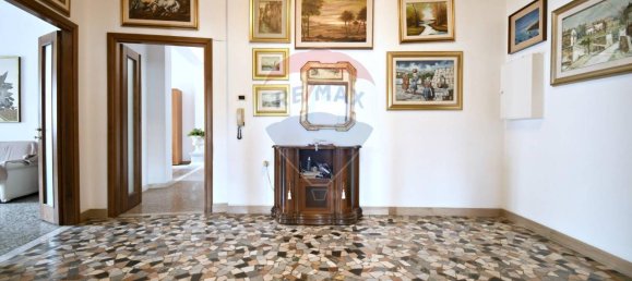 7غرفة شقة في Cagliari, Italy رقم 9251 12