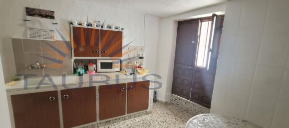 5 bedrooms House in Salares, Spain No. 184223 6