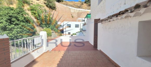 5 bedrooms House in Salares, Spain No. 184223 2