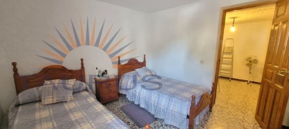 5 bedrooms House in Salares, Spain No. 184223 8