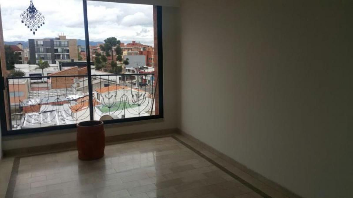 Casa de 3 dormitorios en Bogotá, Colombia No. 13041