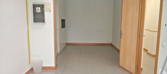 112m² Commercial property in Zaragoza, Spain No. 147429 2