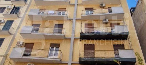 5 rooms Apartment in Palermo, Italy No. 53346 2