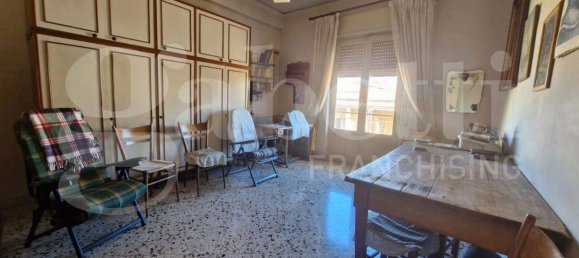 5 rooms Apartment in Palermo, Italy No. 53346 9