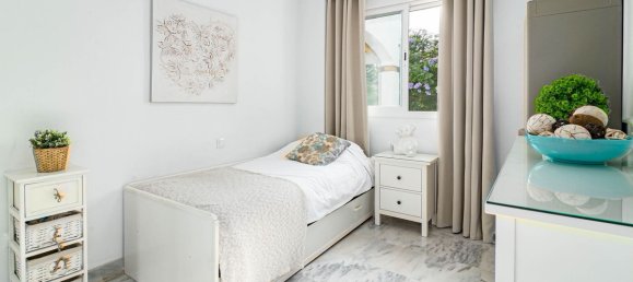 Apartamento de 2 dormitorios en Marbella, Spain No. 63631 44