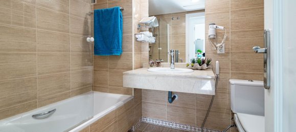 Apartamento de 2 dormitorios en Marbella, Spain No. 63631 18