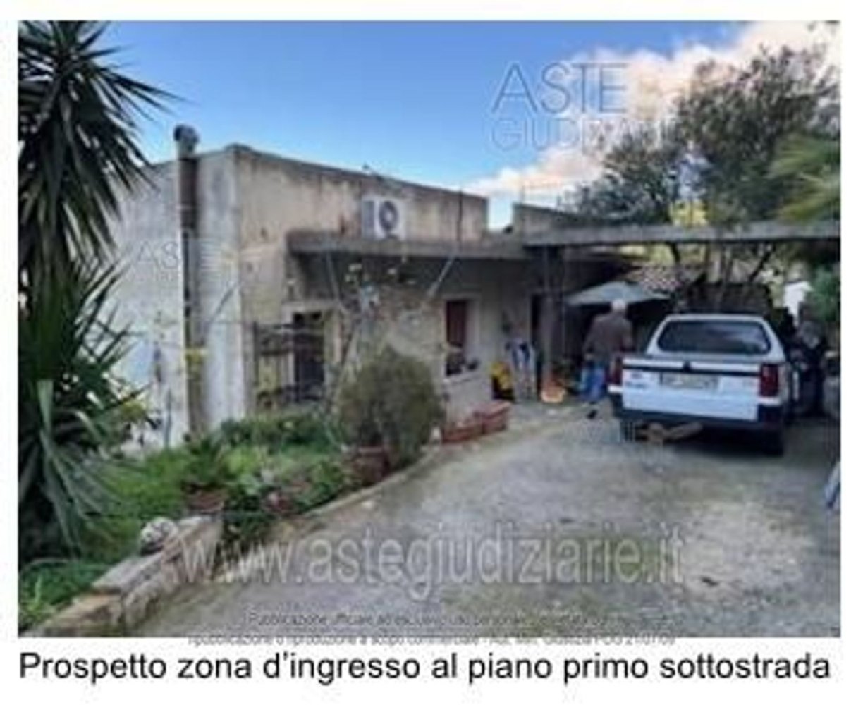 4 bedrooms Apartment in Chiaramonte Gulfi, Italy No. 358735