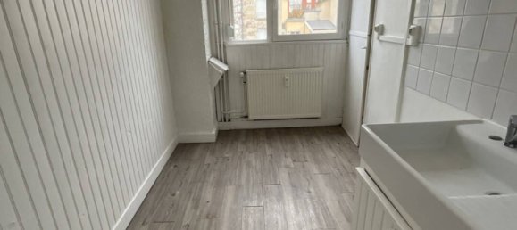 2 bedrooms Apartment in Reims, France No. 83153 4