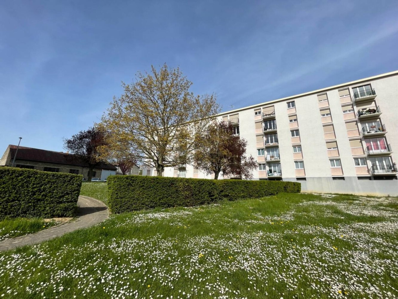 2 bedrooms Apartment in Reims, France No. 83153