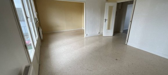 2 bedrooms Apartment in Reims, France No. 83153 2