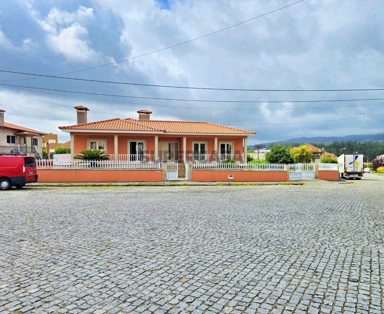 3 bedrooms House in Nine, Portugal No. 312961