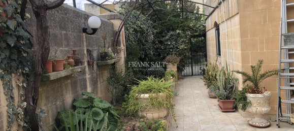 3 bedrooms Bungalow in Attard, Malta No. 9826 2