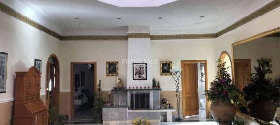 3 bedrooms Bungalow in Attard, Malta No. 9826 3