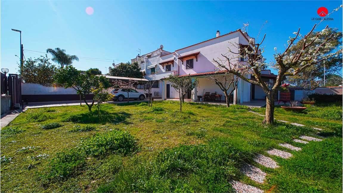 8 rooms Villa in Pomezia, Italy No. 33017