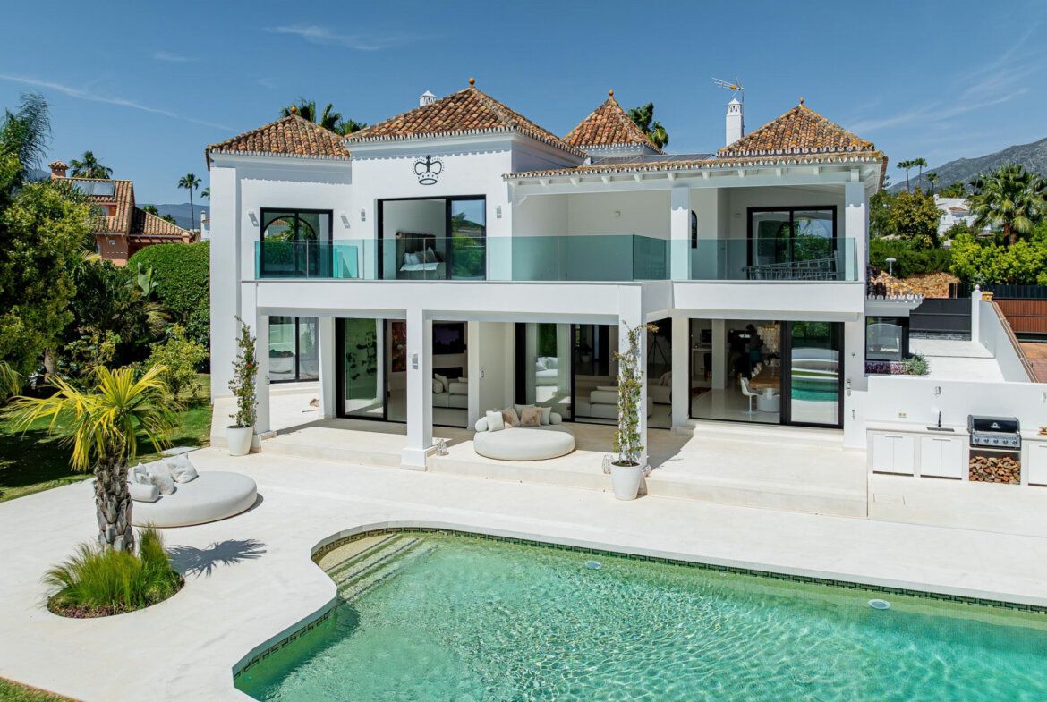 Villa de 4 dormitorios en Marbella, Spain No. 96528