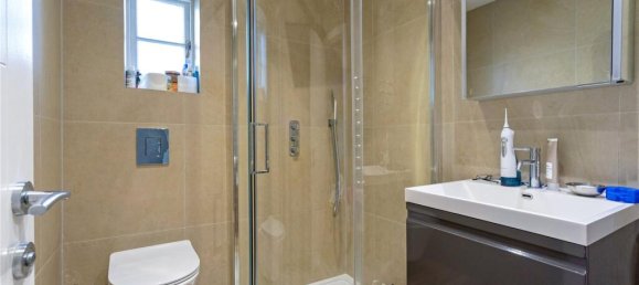 9 bedrooms House in London, United Kingdom No. 5330 40