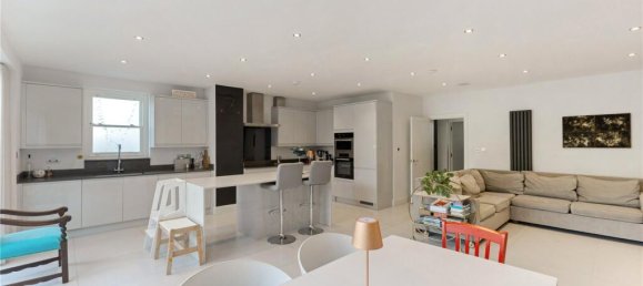 9 bedrooms House in London, United Kingdom No. 5330 3