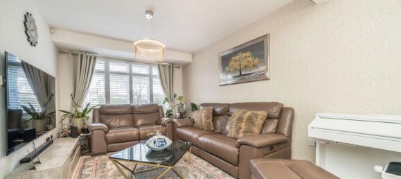 5 bedrooms House in Surbiton, United Kingdom No. 10212 2