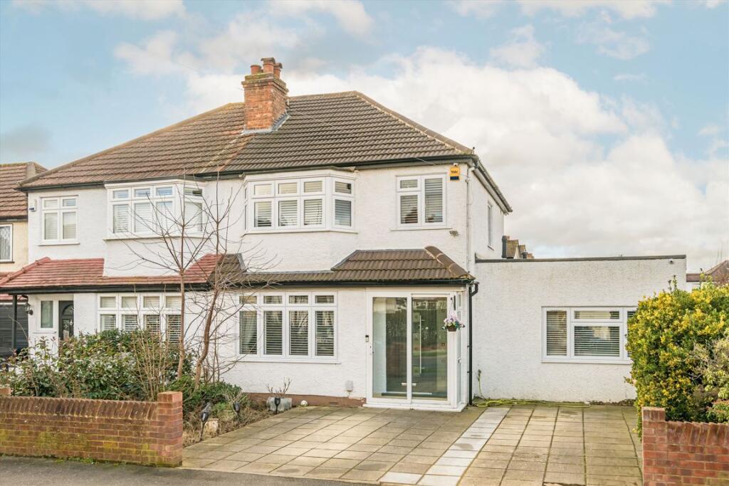 5 bedrooms House in Surbiton, United Kingdom No. 10212