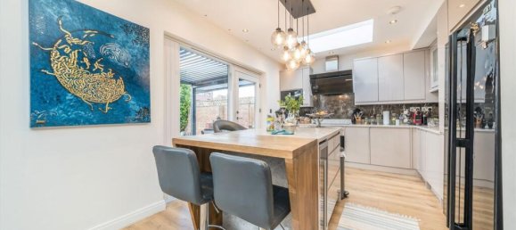 5 bedrooms House in Surbiton, United Kingdom No. 10212 11