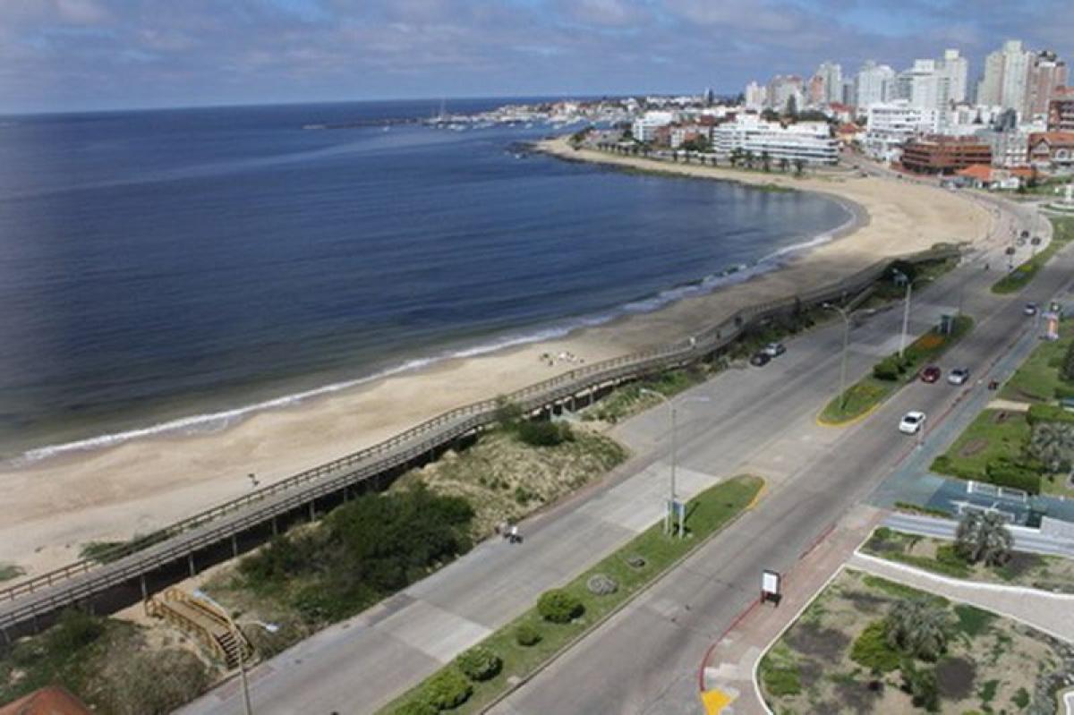 3 bedrooms House in Maldonado, Uruguay No. 9218