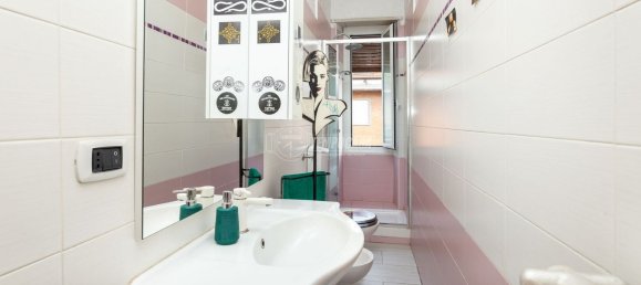 2 bedrooms Apartment in Turin, Italy No. 333499 3