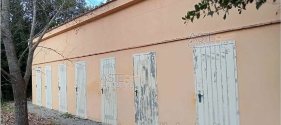 Apartamento de 5 dormitorios en Pontedera, Italy No. 312099 9