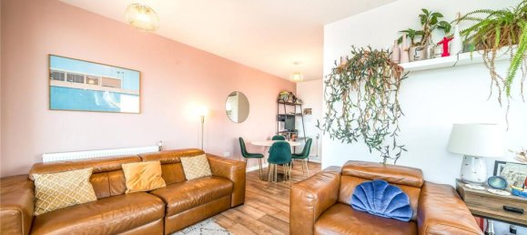 2 bedrooms Apartment in London, United Kingdom No. 12761 6