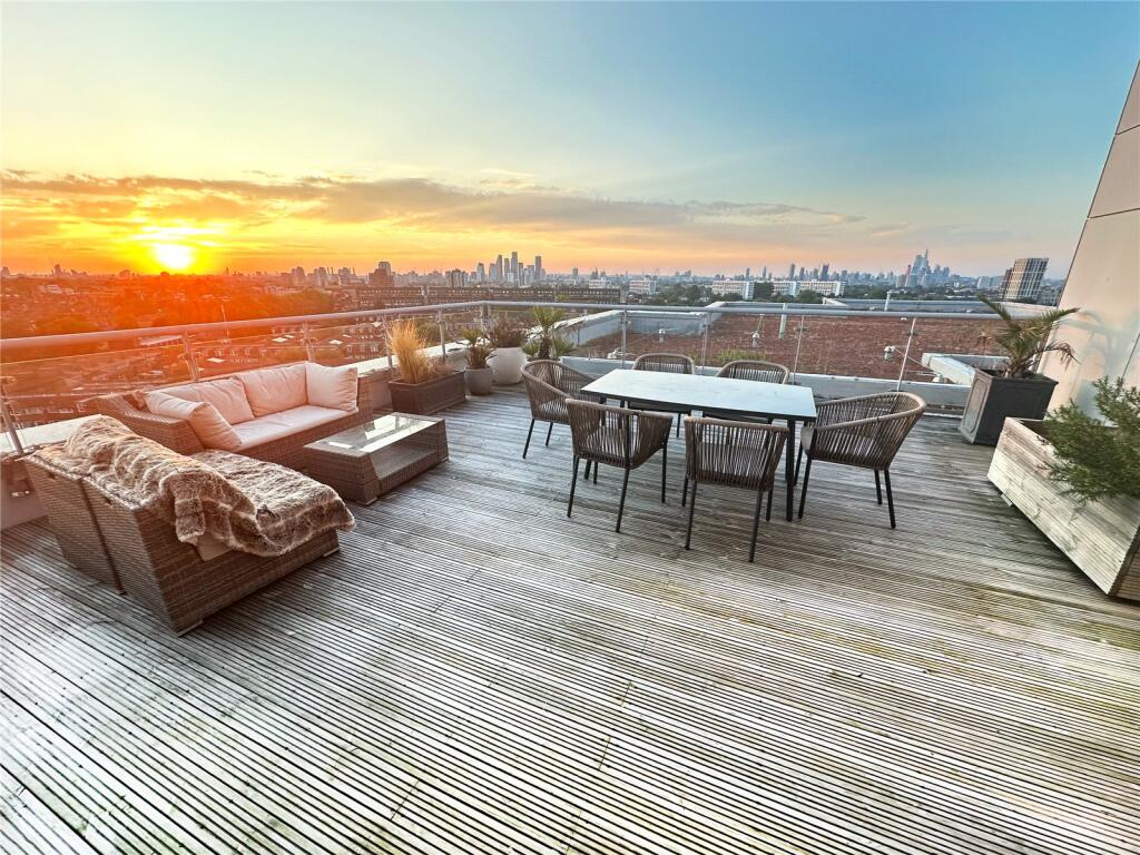 2 bedrooms Apartment in London, United Kingdom No. 12761