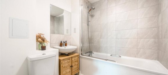 2 bedrooms Apartment in London, United Kingdom No. 12761 8