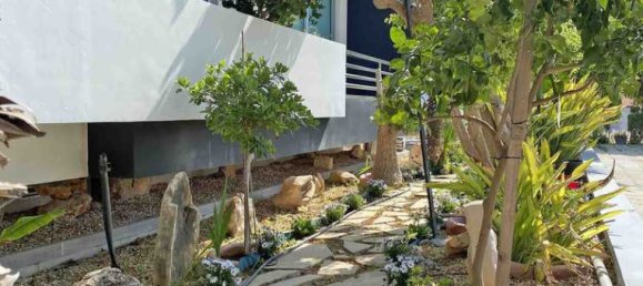 5 bedrooms Villa in Limassol, Cyprus No. 19884 2