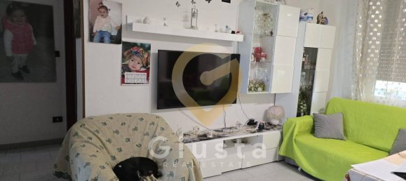 3-salle Appartement à Brindisi, Italy No. 148190 8