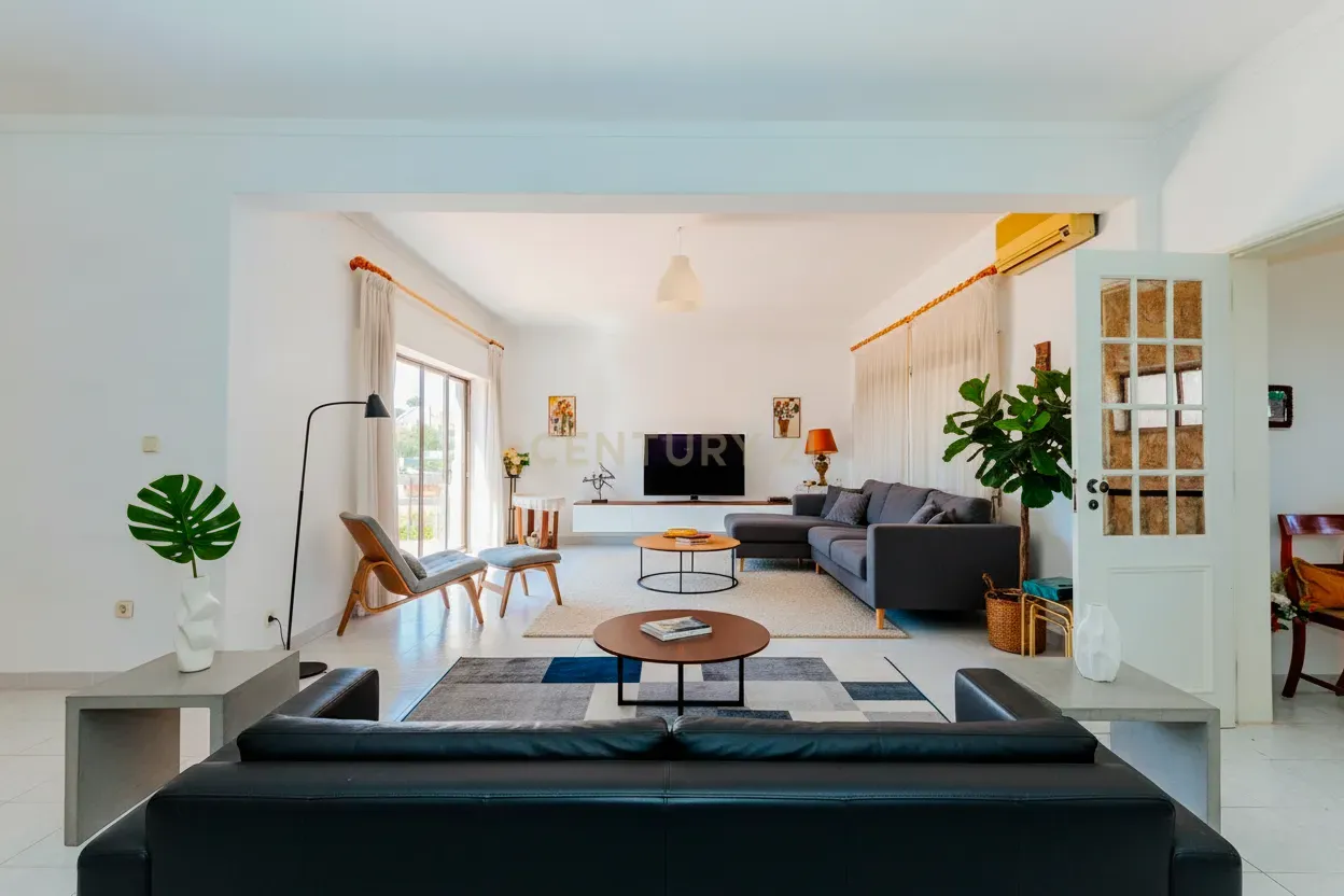 4 bedrooms Villa in Corroios, Portugal No. 257019