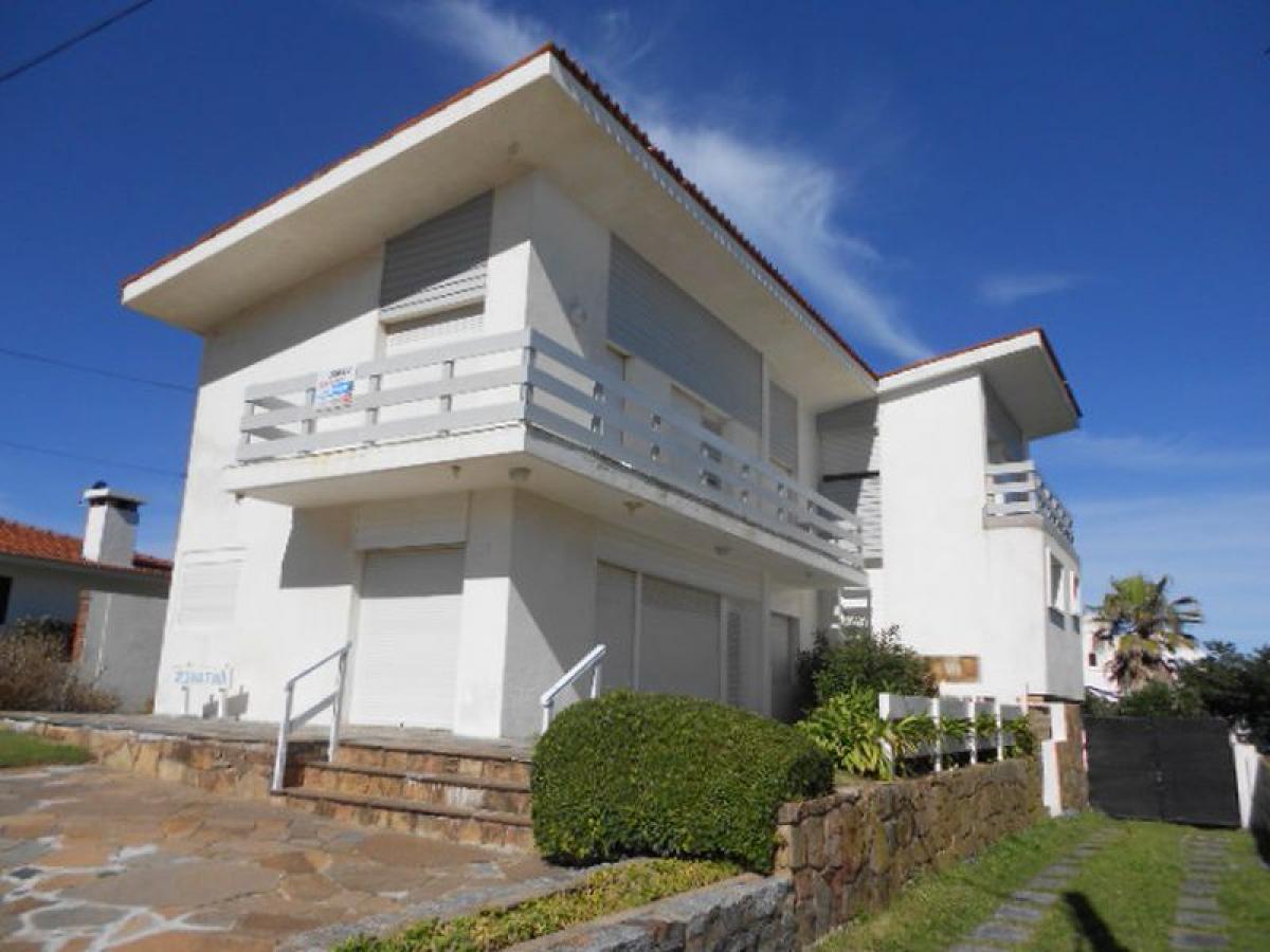 3 bedrooms House in Maldonado, Uruguay No. 9484