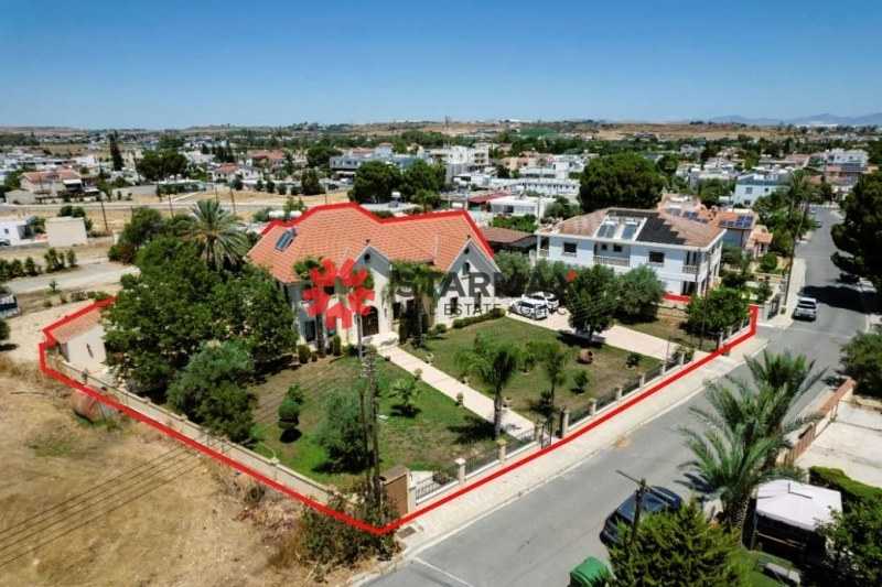 Коммерческая недвижимость с 5 спальнями в Дали, Кипр № 21458