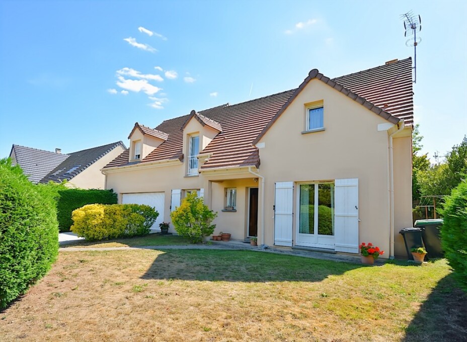 5 bedrooms House in Arpajon, France No. 339998
