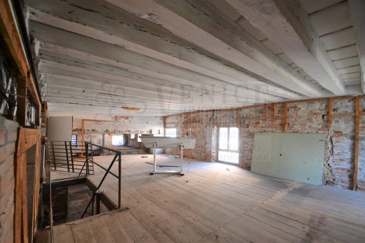 5 rooms Warehouse in Venice, Italy No. 310717